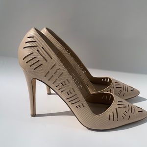 Nude heels pumps